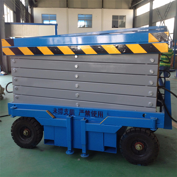 四轮移动式液压升降平台